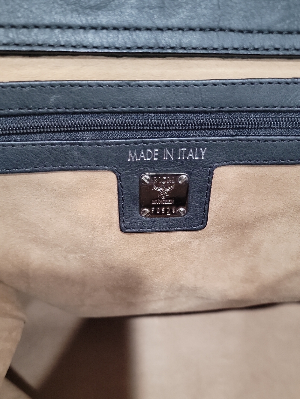 MCM Italy Metal Logo Black Leather - Picture 12 of 15